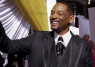 威尔·史密斯(Will Smith)在人迹罕至的苏黎世漫步，感觉就像《我是传奇》(I Am Legend)